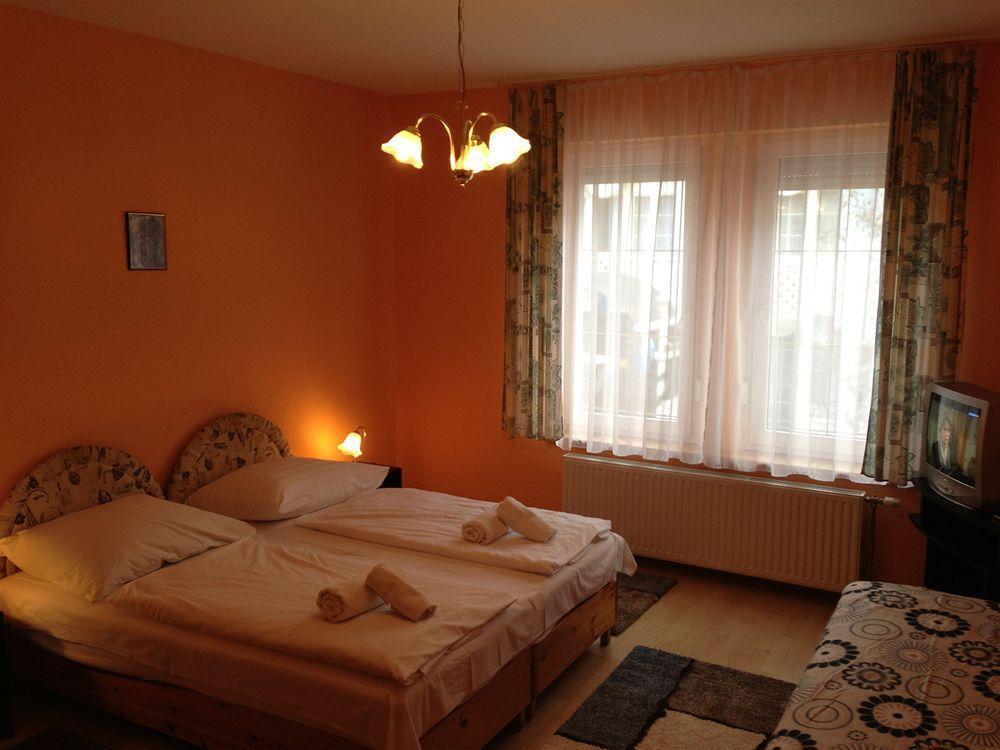 Astoria Panzio Bed & Breakfast Heviz Exterior photo