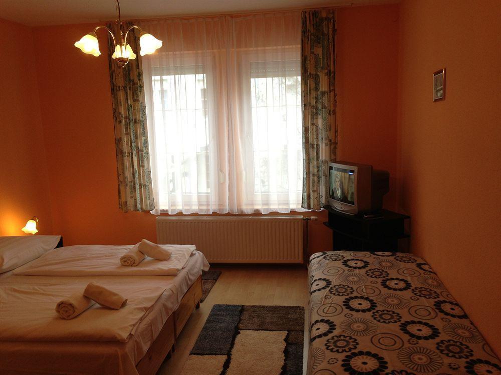 Astoria Panzio Bed & Breakfast Heviz Exterior photo
