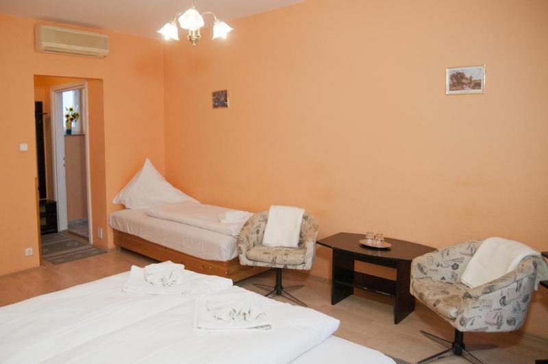 Astoria Panzio Bed & Breakfast Heviz Exterior photo