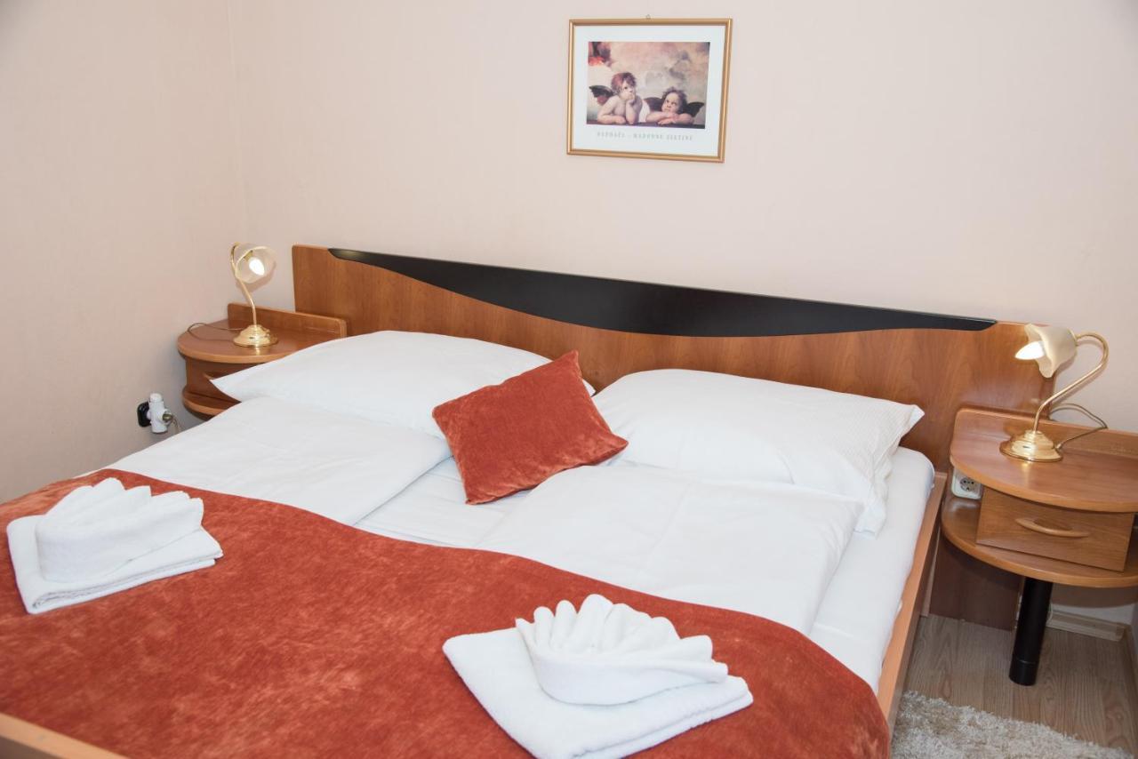 Astoria Panzio Bed & Breakfast Heviz Exterior photo