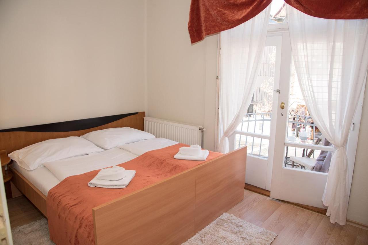 Astoria Panzio Bed & Breakfast Heviz Exterior photo