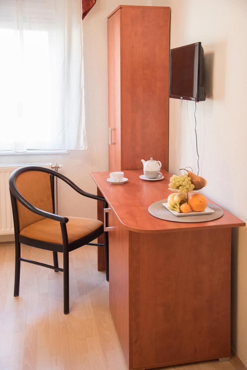 Astoria Panzio Bed & Breakfast Heviz Exterior photo